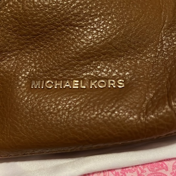 Michael Kors - “Lydia” hobo in Acorn/ soft tan/brown Questions just ask - Picture 3 of 13